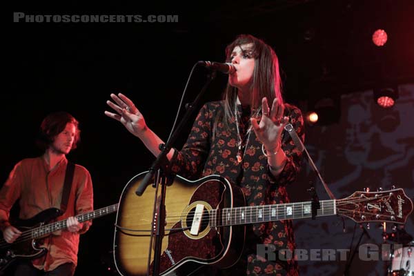 TESS PARKS AND ANTON NEWCOMBE - 2015-09-19 - ANGERS - Le Chabada - 